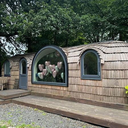 Luxury Woodland Lodge Retreat At Culdees Castle Crieff Exterior photo