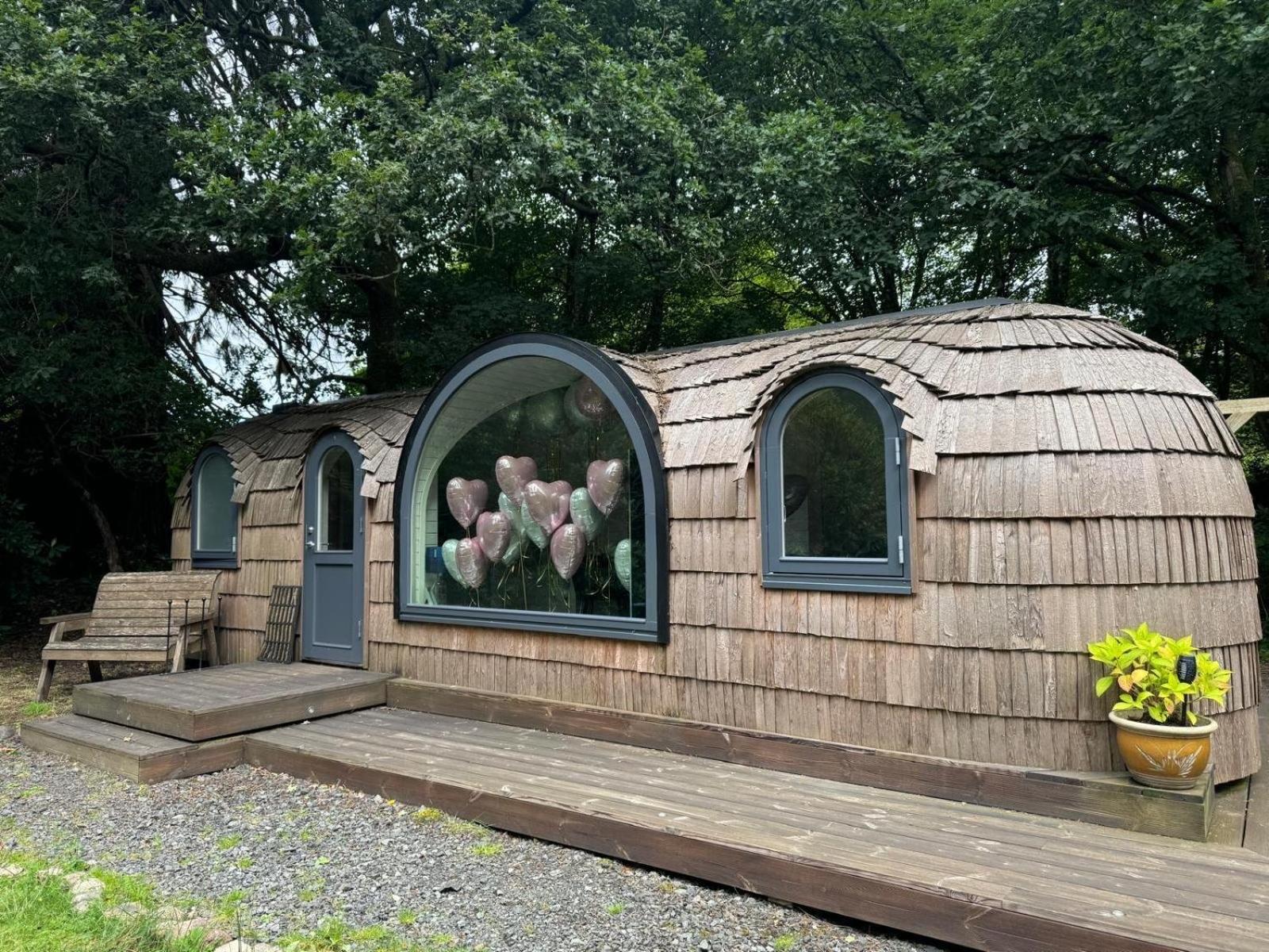 Luxury Woodland Lodge Retreat At Culdees Castle Crieff Exterior photo